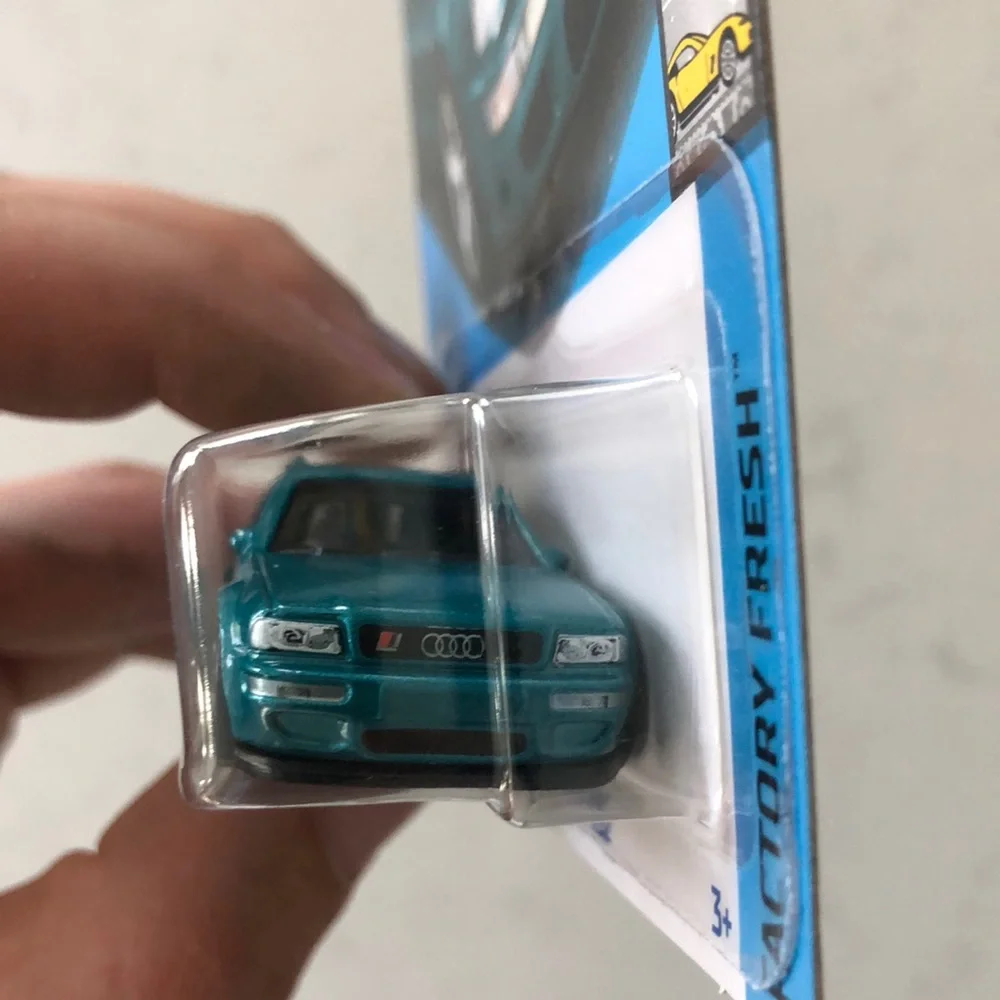 '94 Audi Avant RS2 Toy Car - Blue
